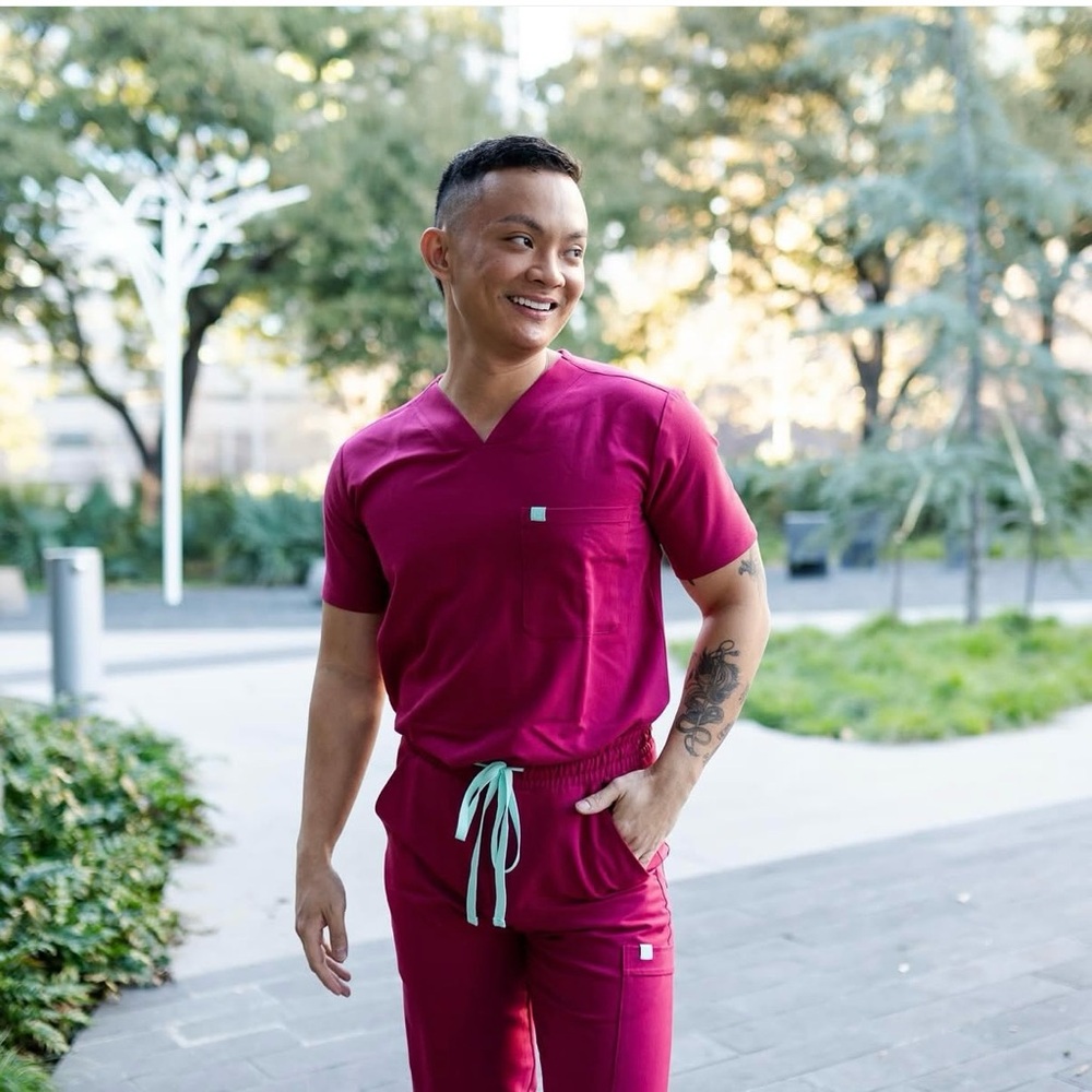 Garde-Malade Scrub Set in Wild Berry